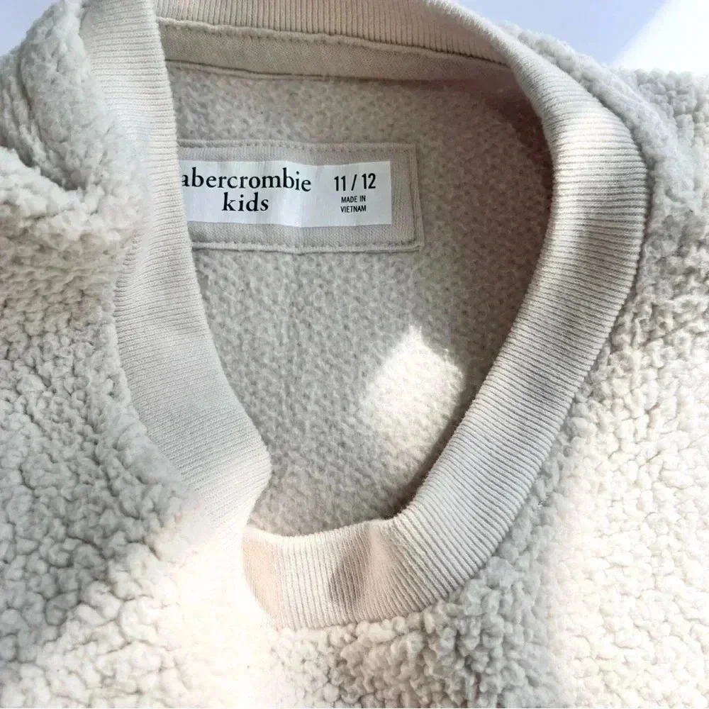 Abercrombi kids crew neck ivory‎ sweatshirt front pocket shepra kids size 10/12 - Picture 3 of 4